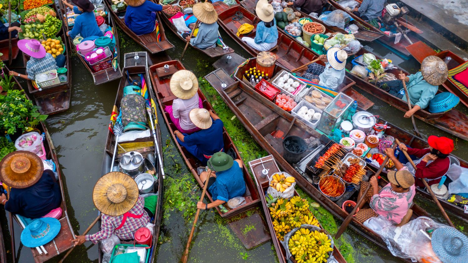 A guide to 5 floating markets in Thailand.